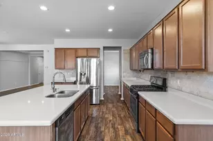 7704 S 23rd Ln, Phoenix, AZ 85041 - Photo 11