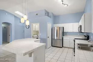 2823 E Blackhawk Dr, Phoenix, AZ 85050 - Photo 9