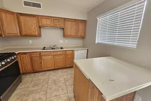 201 W Barrus Pl, Casa Grande, AZ 85122 - Photo 3