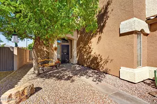 152 S Abalone Dr, Gilbert, AZ 85233 - Photo 3