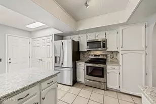 2915 W Kelton Ln, Phoenix, AZ 85053 - Photo 11