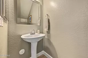 2040 E Heartwood Ln, Phoenix, AZ 85022 - Photo 9