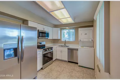 10752 W Peoria Avenue, Sun City, AZ 85351 - Photo 7