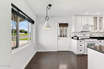 7715 E Earll Drive, Scottsdale, AZ 85251 - Photo 9