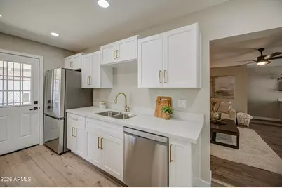 4750 N 39th Drive, Phoenix, AZ 85019 - Photo 7