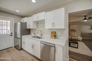 4750 N 39th Dr, Phoenix, AZ 85019 - Photo 7