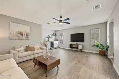 4750 N 39th Drive, Phoenix, AZ 85019 - Photo 9
