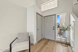 3910 E Kimberly Way, Phoenix, AZ 85050 - Photo 3
