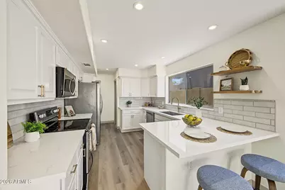 3910 E Kimberly Way, Phoenix, AZ 85050 - Photo 11