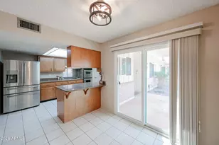 10429 W Prairie Hills Cir, Sun City, AZ 85351 - Photo 11