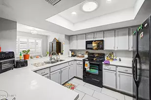 8627 N Shadow Ln, Peoria, AZ 85345 - Photo 9