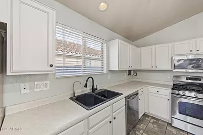 13950 W Maui Lane, Surprise, AZ 85379 - Photo 15