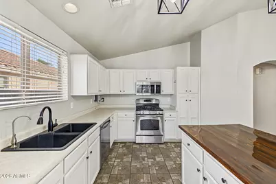 13950 W Maui Lane, Surprise, AZ 85379 - Photo 17