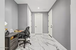 8031 W Encinas Ln, Phoenix, AZ 85043 - Photo 27