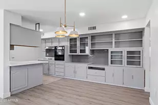 10541 W Cheryl Dr, Sun City, AZ 85351 - Photo 3