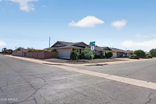 10001 W Augusta Dr, Sun City, AZ 85351 - Photo 7