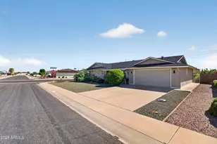 10001 W Augusta Dr, Sun City, AZ 85351 - Photo 9