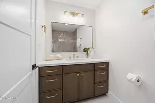 2431 E Desert Cove Ave, Phoenix, AZ 85028 - Photo 27