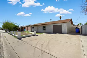 3030 N 41st Dr, Phoenix, AZ 85019 - Photo 43