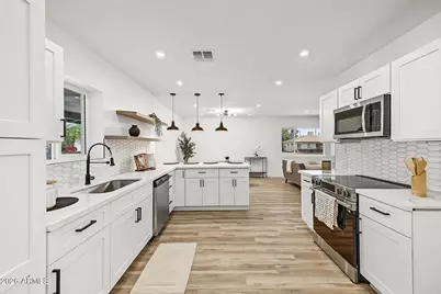 2328 W Village Drive, Phoenix, AZ 85023 - Photo 9