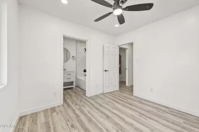 2328 W Village Drive, Phoenix, AZ 85023 - Photo 17