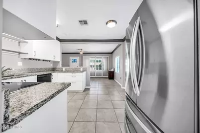 7505 N 60th Avenue, Glendale, AZ 85301 - Photo 9