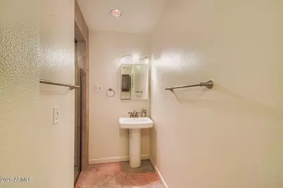 201 W Diana Avenue, Phoenix, AZ 85021 - Photo 21
