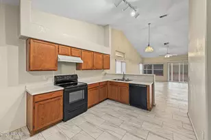 7529 W Sunnyside Dr, Peoria, AZ 85345 - Photo 9