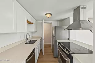 5204 N 42nd Ln, Phoenix, AZ 85019 - Photo 9