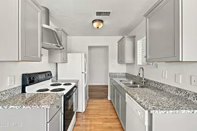 2210 N Mitchell Street, Phoenix, AZ 85006 - Photo 3