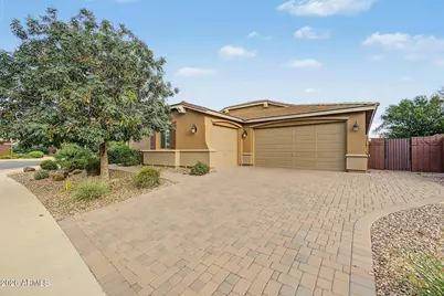 401 W Basswood Avenue, San Tan Valley, AZ 85140 - Photo 3