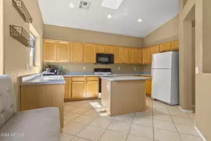 3243 E Maldonado Dr, Phoenix, AZ 85042 - Photo 13