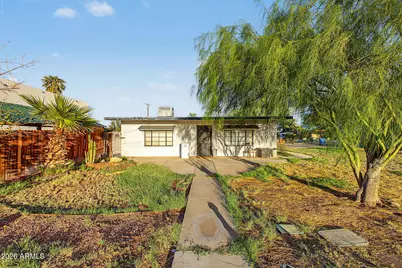2801 N 29th Place, Phoenix, AZ 85008 - Photo 1
