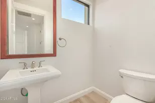 8 Biltmore Estates Dr, Phoenix, AZ 85016 - Photo 15