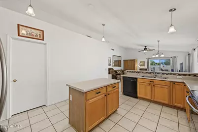 6904 W Juniper Avenue, Peoria, AZ 85382 - Photo 7