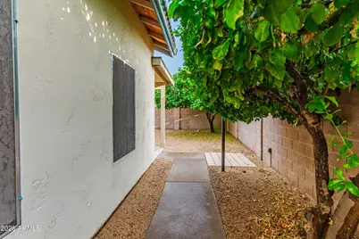 4261 E Rosemonte Drive, Phoenix, AZ 85050 - Photo 3