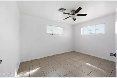 2706 W Lawrence Lane, Phoenix, AZ 85051 - Photo 9
