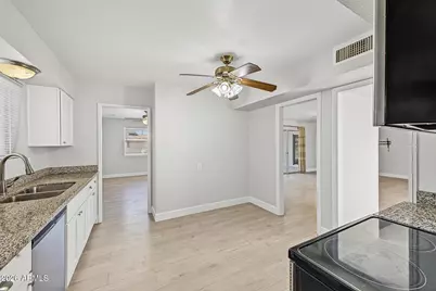 10510 W Camden Avenue, Sun City, AZ 85351 - Photo 11