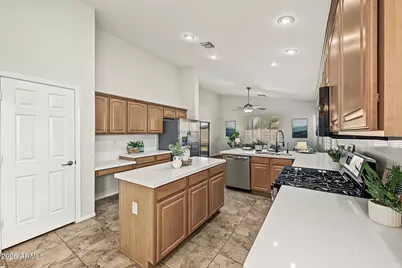 2046 E Carob Drive, Chandler, AZ 85286 - Photo 13