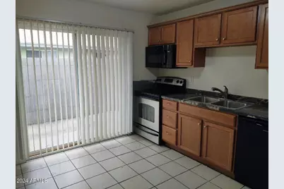 1819 N 18th Street #Apt D2, Phoenix, AZ 85006 - Photo 3