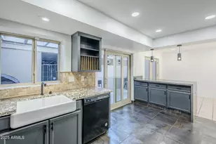 7654 E Minnezona Ave, Scottsdale, AZ 85251 - Photo 15