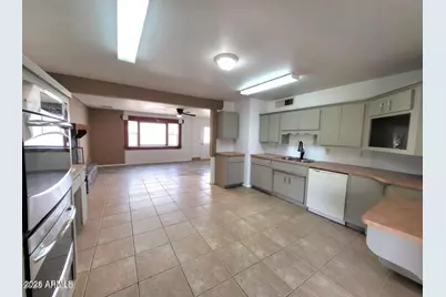 3401 W Saint Moritz Lane, Phoenix, AZ 85053 - Photo 11