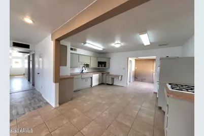 3401 W Saint Moritz Lane, Phoenix, AZ 85053 - Photo 7