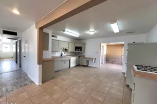 3401 W St Moritz Ln, Phoenix, AZ 85053 - Photo 7