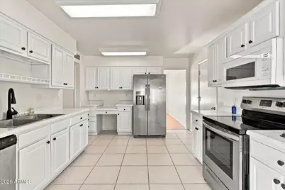 11014 W Willowbrook Drive, Sun City, AZ 85373 - Photo 5