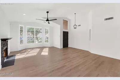 222 E Vaughn Avenue, Gilbert, AZ 85234 - Photo 5