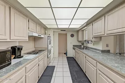 10404 W Kingswood Circle, Sun City, AZ 85351 - Photo 5
