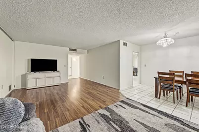 10404 W Kingswood Circle, Sun City, AZ 85351 - Photo 11