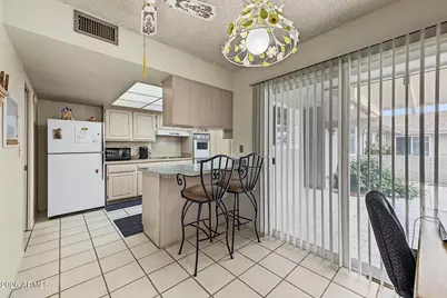 10404 W Kingswood Circle, Sun City, AZ 85351 - Photo 9