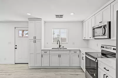 1332 E Campbell Avenue, Phoenix, AZ 85014 - Photo 13